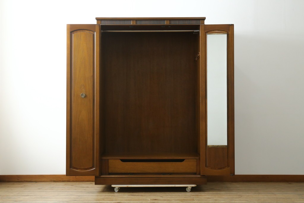 中古　美品　DREXEL HERITAGE(ドレクセルヘリテイジ)　Triune(トライユン)シリーズ　マホガニー材の木肌が美しいワードローブ　(R-054172)