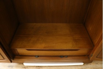 中古　美品　DREXEL HERITAGE(ドレクセルヘリテイジ)　Triune(トライユン)シリーズ　マホガニー材の木肌が美しいワードローブ　(R-054172)