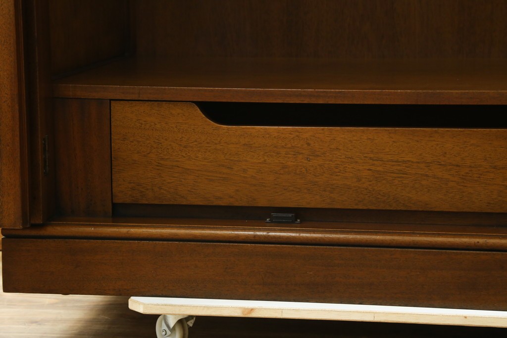 中古　美品　DREXEL HERITAGE(ドレクセルヘリテイジ)　Triune(トライユン)シリーズ　マホガニー材の木肌が美しいワードローブ　(R-054172)