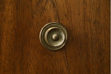 中古　美品　DREXEL HERITAGE(ドレクセルヘリテイジ)　Triune(トライユン)シリーズ　マホガニー材の木肌が美しいワードローブ　(R-054172)