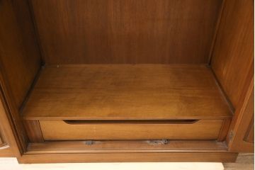 中古　美品　DREXEL HERITAGE(ドレクセルヘリテイジ)　Triune(トライユン)シリーズ　マホガニー材の木肌が美しいワードローブ(収納棚、戸棚)(R-054172)