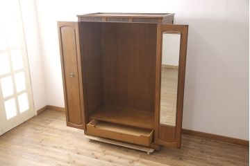 中古　美品　DREXEL HERITAGE(ドレクセルヘリテイジ)　Triune(トライユン)シリーズ　マホガニー材の木肌が美しいワードローブ(収納棚、戸棚)(R-054172)