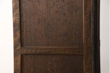 中古　美品　軽井沢彫り　細やかな彫刻が目を引くワードローブ(洋服タンス、収納棚、引き出し)(R-054174)