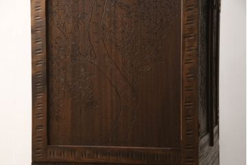 中古　美品　軽井沢彫り　細やかな彫刻が目を引くワードローブ(洋服タンス、収納棚、引き出し)(R-054174)