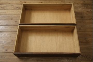 中古　美品　軽井沢彫り　細やかな彫刻が目を引くワードローブ(洋服タンス、収納棚、引き出し)(R-054174)