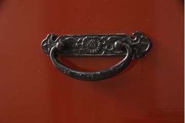 中古　美品　国産手造り　前面漆塗り　ツートーンカラーがお洒落なアクセントになる総桐箪笥(和タンス、桐たんす、収納箪笥、整理箪笥、総桐たんす)(R-054181)