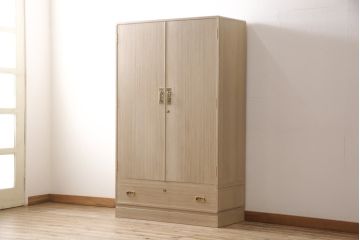 中古　美品　東京の伝統工芸　桐の名門相徳(あいとく)製　かくし付き　衣装盆13杯、引き出し1杯でたっぷり収納できる大開総桐箪笥(並厚、四方丸)(総桐たんす、着物箪笥、引き出し、チェスト)(定価約110万円)(R-054187)