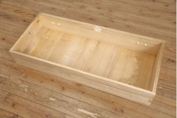 中古　美品　東京の伝統工芸　桐の名門相徳(あいとく)製　かくし付き　衣装盆13杯、引き出し1杯でたっぷり収納できる大開総桐箪笥(並厚、四方丸)(総桐たんす、着物箪笥、引き出し、チェスト)(定価約110万円)(R-054187)