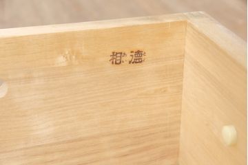 中古　美品　東京の伝統工芸　桐の名門相徳(あいとく)製　かくし付き　衣装盆13杯、引き出し1杯でたっぷり収納できる大開総桐箪笥(並厚、四方丸)(総桐たんす、着物箪笥、引き出し、チェスト)(定価約110万円)(R-054187)