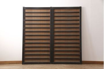 アンティーク建具　漆枠　上手物!　美しい柾目が目を引く横桟入り板戸2枚(引き戸、帯戸、建具)(R-054190)
