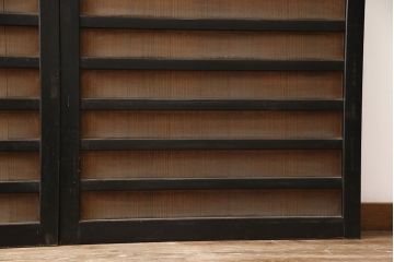 アンティーク建具　漆枠　上手物!　美しい柾目が目を引く横桟入り板戸2枚(引き戸、帯戸、建具)(R-054190)