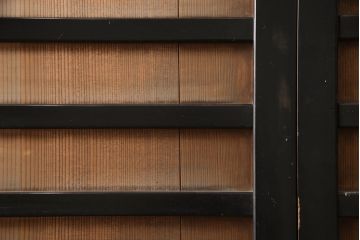 アンティーク建具　漆枠　上手物!　美しい柾目が目を引く横桟入り板戸2枚(引き戸、帯戸、建具)(R-054190)