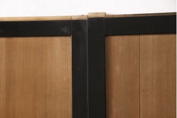 アンティーク建具　漆枠　上手物!　美しい柾目が目を引く横桟入り板戸2枚(引き戸、帯戸、建具)(R-054190)