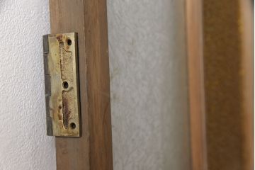 アンティーク建具　大正ロマン　水色と黄色がかわいいアクセント　色ガラス入りガラス扉1枚(ドア、ガラス戸、建具)(R-054191)