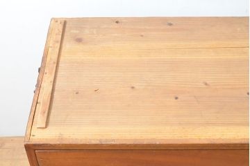 和製アンティーク　前面ケヤキ材(欅)　あたたかみのある木の風合いが魅力的な丸窓ローチェスト(テレビ台、サイドボード、サイドチェスト、引き出し)(R-054201)