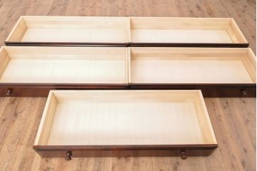中古　北海道民芸家具　ヒノキ(檜)天板リメイク!　落ち着きのある空間づくりに活躍してくれるチェスト(サイドボード、引き出し、洋服タンス)(R-054204)