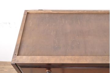 中古　北海道民芸家具　ヒノキ(檜)天板リメイク!　落ち着きのある空間づくりに活躍してくれるチェスト(サイドボード、引き出し、洋服タンス)(R-054204)