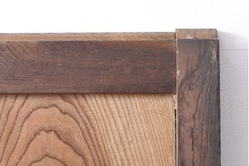 アンティーク建具　枠・栗材　板・ケヤキ材(欅)　2種の木材の風合いがお楽しみいただけるマス目格子蔵戸(きつね格子、狐格子、玄関戸、玄関ドア、引き戸、枡格子、格子戸、マス目、升目)(R-054214)