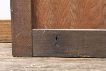 アンティーク建具　枠・栗材　板・ケヤキ材(欅)　2種の木材の風合いがお楽しみいただけるマス目格子蔵戸(きつね格子、狐格子、玄関戸、玄関ドア、引き戸、枡格子、格子戸、マス目、升目)(R-054214)