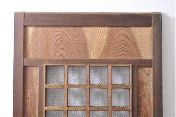 アンティーク建具　枠・栗材　板・ケヤキ材(欅)　2種の木材の風合いがお楽しみいただけるマス目格子蔵戸(きつね格子、狐格子、玄関戸、玄関ドア、引き戸、枡格子、格子戸、マス目、升目)(R-054214)