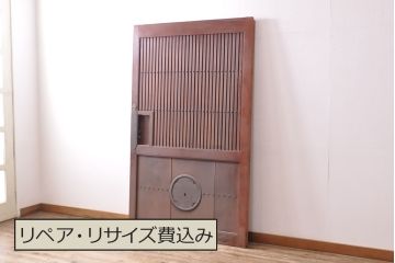 アンティーク建具　枠・ヒノキ材(檜)　板・ケヤキ材(欅)　赤みがかった木色が風格のある格子蔵戸(玄関戸、玄関ドア、引き戸、枡格子)(R-054216)