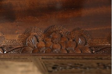 中古　美品　軽井沢彫り　お見事!!桜の彫りの意匠が散りばめられた鏡台(ドレッサー、サイドボード)(R-054217)