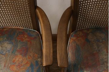 中古　カリモク家具　domani(ドマーニ)　温かみある色合いの花柄が目を引くアームチェア2脚セット(ダイニングチェア、椅子)(R-054225)