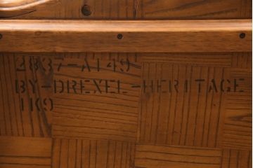 中古　DREXEL HERITAGE(ドレクセルヘリテイジ)　Cameo Classics(キャメオクラシックス)　優雅なひとときを演出するカクテルテーブル(定価約60万円)(センターテーブル、ローテーブル)(R-054229)