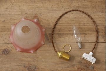 アンティーク照明　イギリス　明かりを灯すと模様が浮かび上がるエッチング加工とフリルシェードが魅力のペンダントライト(天井照明、吊り下げ照明、シェード)(R-054234)