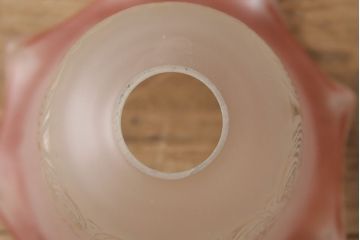 アンティーク照明　イギリス　明かりを灯すと模様が浮かび上がるエッチング加工とフリルシェードが魅力のペンダントライト(天井照明、吊り下げ照明、シェード)(R-054234)