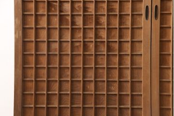 アンティーク建具　高級品　昭和初期　背板も一枚板!　古き良き上質な和を楽しむマス目格子板戸2枚セット(きつね格子、狐格子、格子戸、板戸、引き戸、建具)(R-054242)