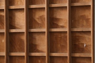 アンティーク建具　高級品　昭和初期　背板も一枚板!　古き良き上質な和を楽しむマス目格子板戸2枚セット(きつね格子、狐格子、格子戸、板戸、引き戸、建具)(R-054242)