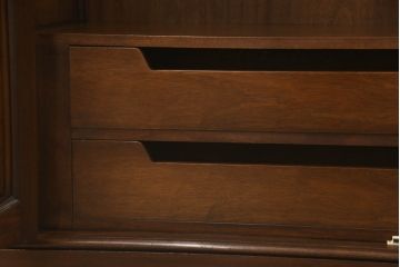 中古　美品　DREXEL HERITAGE(ドレクセルヘリテイジ)　Triune(トライユン)シリーズ　マホガニー材の木肌が美しいワードローブ(収納棚、戸棚)(R-054248)