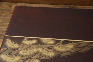 中古　美品　輪島塗り　繊細に描かれた松の絵柄が見事な座卓(ローテーブル、センターテーブル)(R-054266)