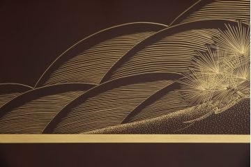 中古　美品　輪島塗り　繊細に描かれた松の絵柄が見事な座卓(ローテーブル、センターテーブル)(R-054266)