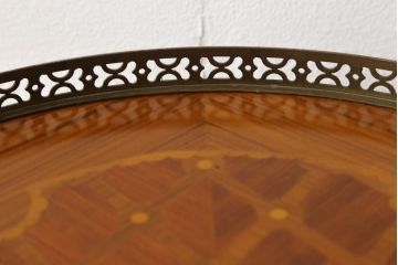 激レア!　ビンテージイタリア高級家具　Mobili d'arte　細やかなつくりが美しいサイドテーブル(飾り台、ヴィンテージ)(R-054267)