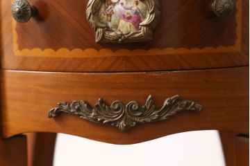 激レア!　ビンテージイタリア高級家具　Mobili d'arte　細やかなつくりが美しいサイドテーブル(飾り台、ヴィンテージ)(R-054267)