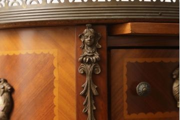 激レア!　ビンテージイタリア高級家具　Mobili d'arte　細やかなつくりが美しいサイドテーブル(飾り台、ヴィンテージ)(R-054267)