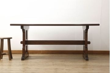中古　美品　松本民芸家具　気品と落ち着きのある佇まいが魅力のC型食卓(4人掛けダイニングテーブル、6人掛け)(定価約46万円)(R-054268)