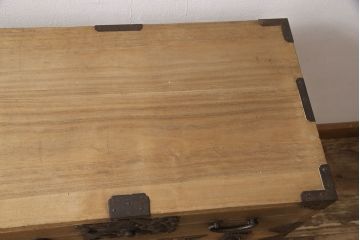 和製アンティーク 明治期　総桐材　縁起の良いモチーフがあしらわれた迫力のある金具が魅力の庄内小箪笥(庄内箪笥、桐たんす、桐箪笥、時代箪笥、引き出し)(R-054269)