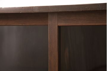 和製アンティーク　落ち着いた色合いがシックな雰囲気を醸し出す戸棚(収納棚、キャビネット)(R-054277)