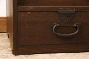 和製アンティーク　落ち着いた色合いがシックな雰囲気を醸し出す戸棚(収納棚、キャビネット)(R-054277)