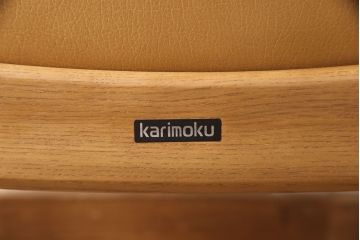 中古　美品　カリモク家具(karimoku)　合皮　温かみのあるカラーが魅力的なナラ材製のダイニングチェア(椅子)(R-054280)です。