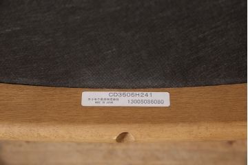 中古　美品　カリモク家具(karimoku)　合皮　温かみのあるカラーが魅力的なナラ材製のダイニングチェア(椅子)(R-054281)