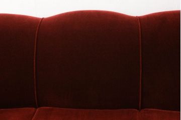 和製ビンテージ　シックな赤色が大人の雰囲気を醸し出す3人掛けソファ(三人掛けソファ、3P、ヴィンテージ)(R-054290)
