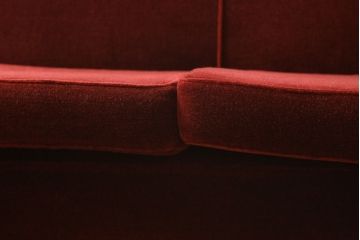 和製ビンテージ　シックな赤色が大人の雰囲気を醸し出す3人掛けソファ(三人掛けソファ、3P、ヴィンテージ)(R-054290)