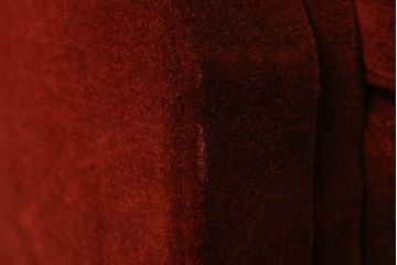 和製ビンテージ　シックな赤色が大人の雰囲気を醸し出す3人掛けソファ(三人掛けソファ、3P、ヴィンテージ)(R-054290)