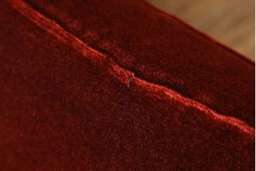 和製ビンテージ　シックな赤色が大人の雰囲気を醸し出す3人掛けソファ(三人掛けソファ、3P、ヴィンテージ)(R-054290)