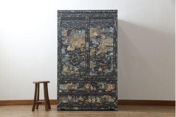 中古　高級品　美品　韓国民芸家具　圧巻の螺鈿(ラデン)細工がインパクト抜群のワードローブ(定価約120万円)(収納棚、洋服タンス)(R-054292)