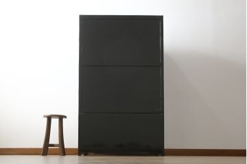 中古　高級品　美品　韓国民芸家具　圧巻の螺鈿(ラデン)細工がインパクト抜群のワードローブ(定価約120万円)(収納棚、洋服タンス)(R-054292)